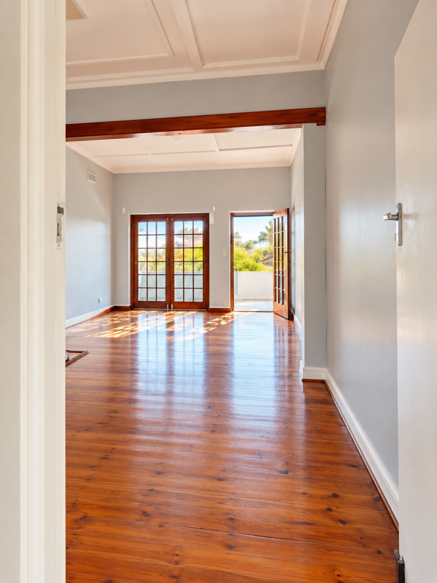 2 Bedroom Property for Sale in Vredehoek Western Cape